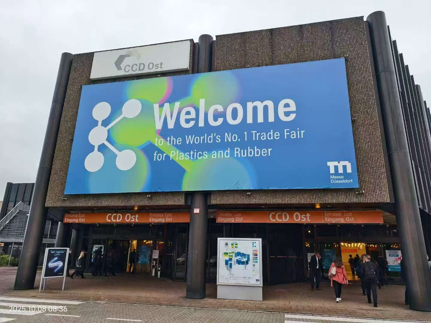 華大機(jī)械攜全電動(dòng)智能注塑方案驚艷亮相德國(guó)K展